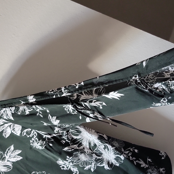 FORCAST WOMEN'S TOP. - Picture 6 of 10